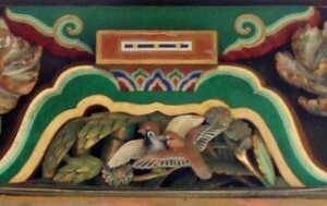 Wikipediaより：日光東照宮　眠り猫の裏面にいる雀たち　